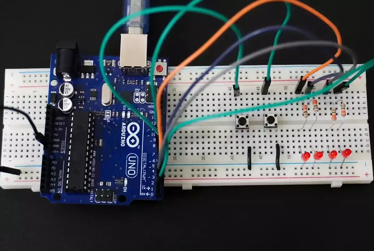 4-bit-binary-counter-Hardware